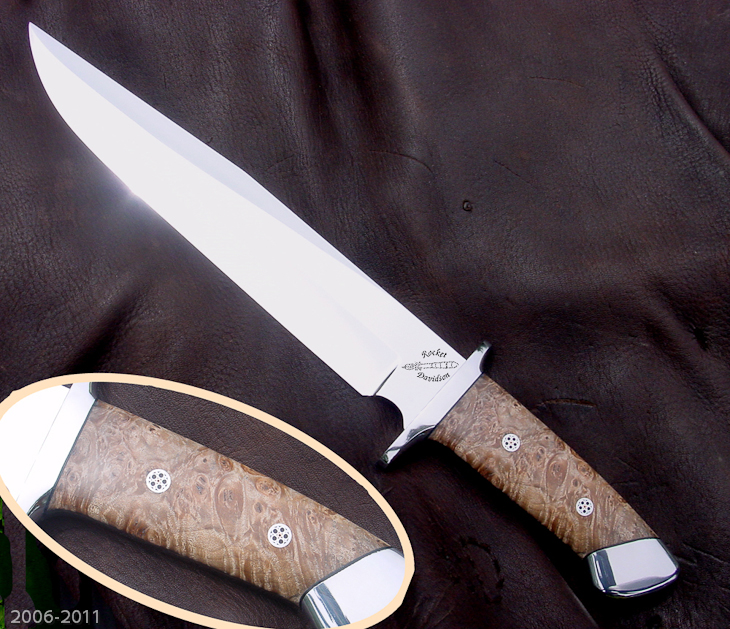 Oversized military design fighter with stabile maple handle